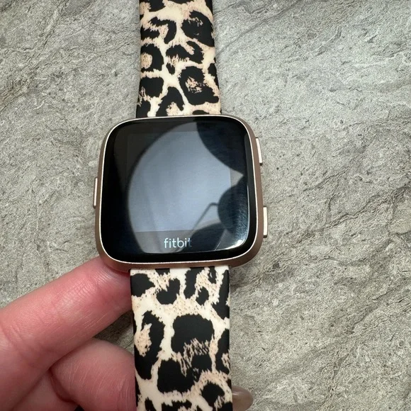 Fitbit Versa - Picture 1 of 3